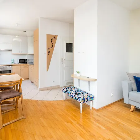 Metro Mlynow Pleasant By Bookinghost *