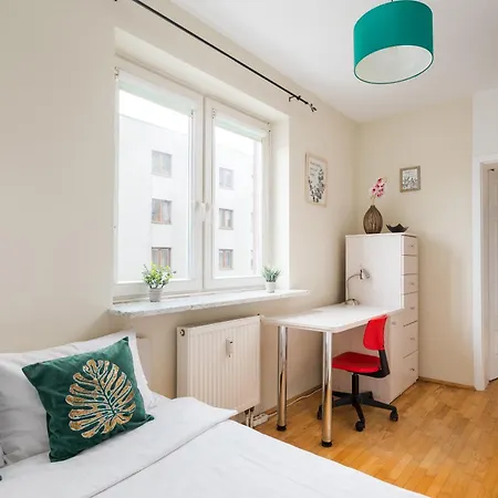 Metro Mlynow Pleasant By Bookinghost Varsavia