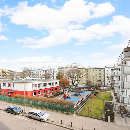 Metro Mlynow Pleasant By Bookinghost *