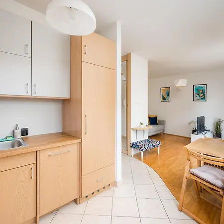 Metro Mlynow Pleasant By Bookinghost Warsaw