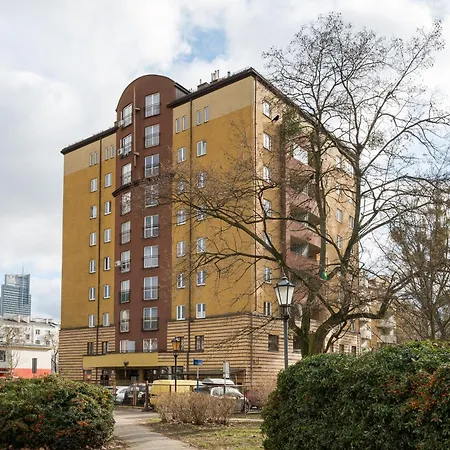 Metro Mlynow Pleasant Apartment